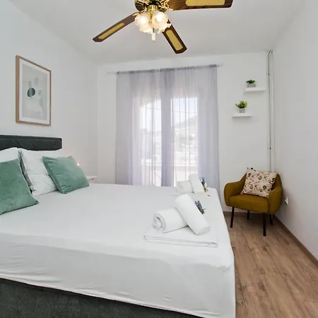 Apartments And Rooms Marija Hvar Town Exterior photo