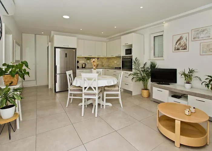 Apartments And Rooms Marija